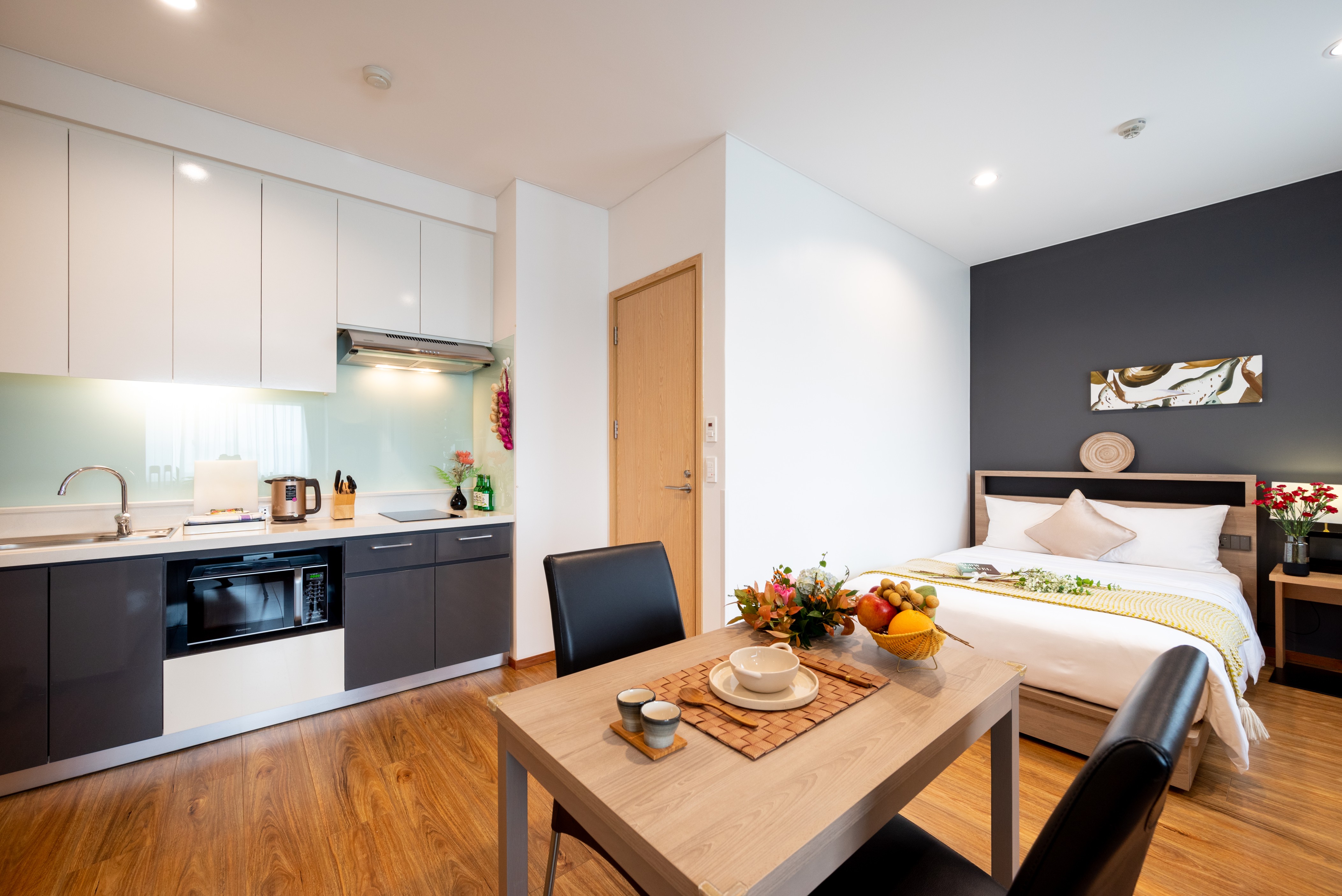 Konnichiwa ! Welcome to Roygent Parks Hanoi, where every guest is treated like family